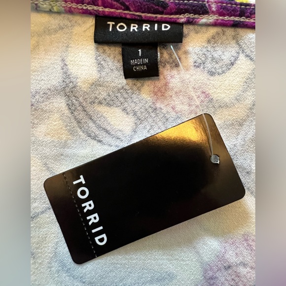 Torrid Textured Knit V-Neck Crop T-Shirt Floral - Picture 4 of 5